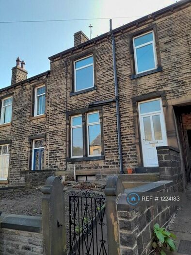 3 Bedroom Terraced House To Rent In Cross Lane, Huddersfield, HD4