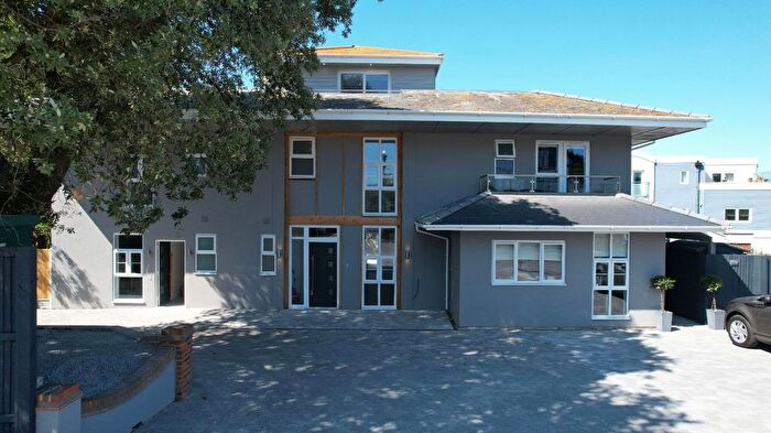 4 Bedroom Terraced House For Sale In Kingsgate Avenue, Broadstairs, CT10