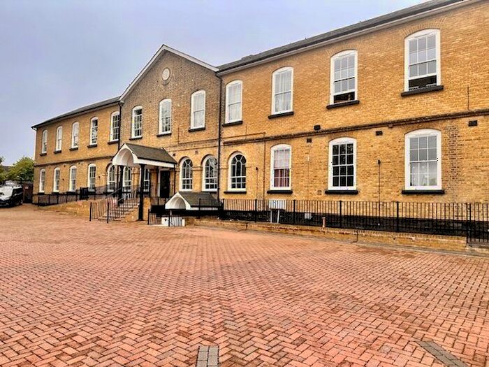 2 Bedroom Flat To Rent In Armoury Drive, Gravesend, DA12