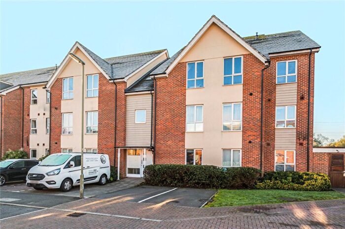 2 Bedroom Apartment For Sale In Harrow Close, Addlestone, Surrey, KT15