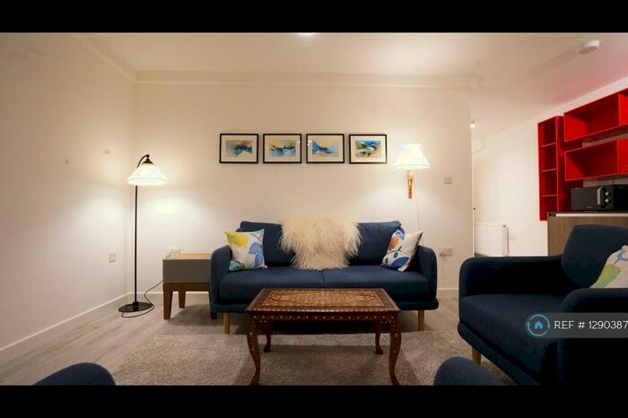 Studio To Rent In Flaxman Road, London, SE5