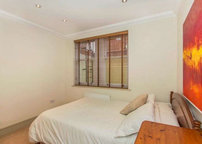 2 Bedroom Apartment To Rent In Pirbright House, West Cliff Gardens, Bournemouth, Dorset, BH2
