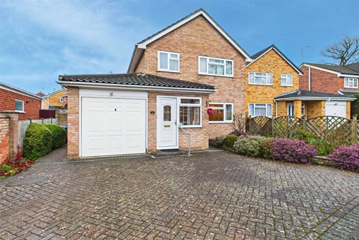 4 Bedroom Detached House For Sale In Limecroft, Yateley, Hampshire, GU46