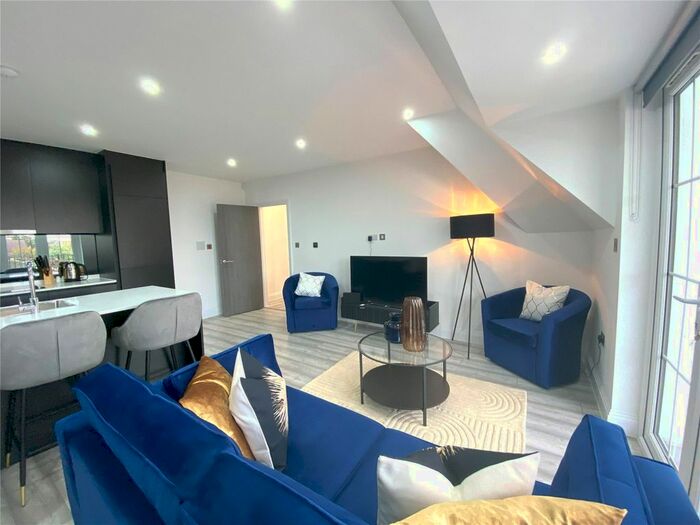 2 Bedroom Flat To Rent In Drake Avenue, Staines-Upon-Thames, Surrey, TW18