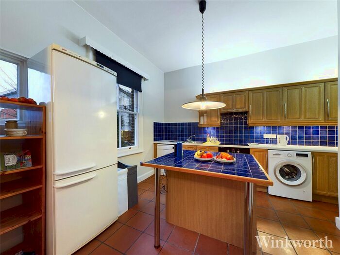 3 Bedroom Flat To Rent In Woodgrange Avenue, London, W5