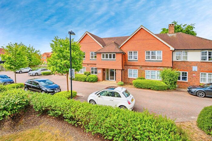 2 Bedroom Flat For Sale In Wordsworth Close, Kings Park, St. Albans, AL3