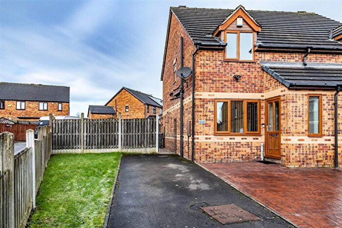 2 Bedroom Semi-detached House For Sale In Alder Holt Drive, Bradford, BD6