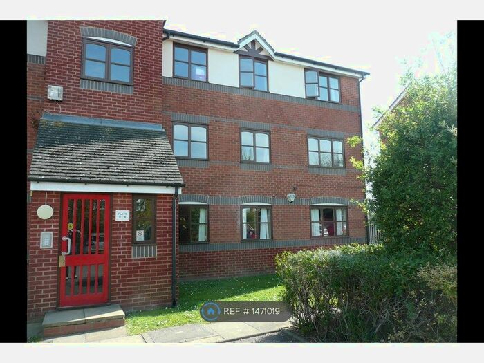 2 Bedroom Flat To Rent In Lent Rise Road, Burnham, SL1