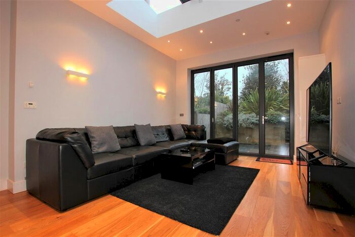 1 Bedroom Flat To Rent In Dukes Avenue, Muswell Hill, N10