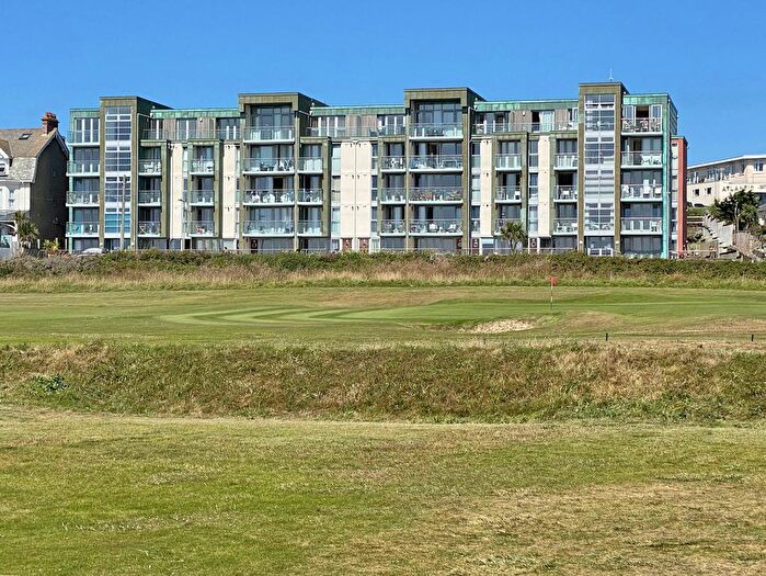 2 Bedroom Flat For Sale In Headland Road, Newquay, Cornwall, TR7