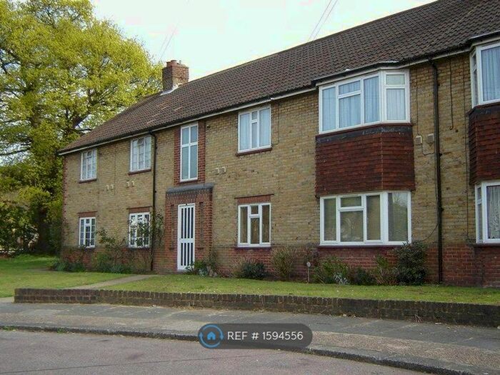 2 Bedroom Flat To Rent In North Dene, London, NW7