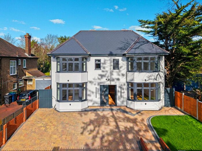 5 Bedroom Detached House For Sale In Gloucester Road, Barnet, EN5