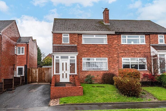 3 Bedroom Semi Detached House For Sale In Nuthurst Road, Birmingham, West Midlands, B31