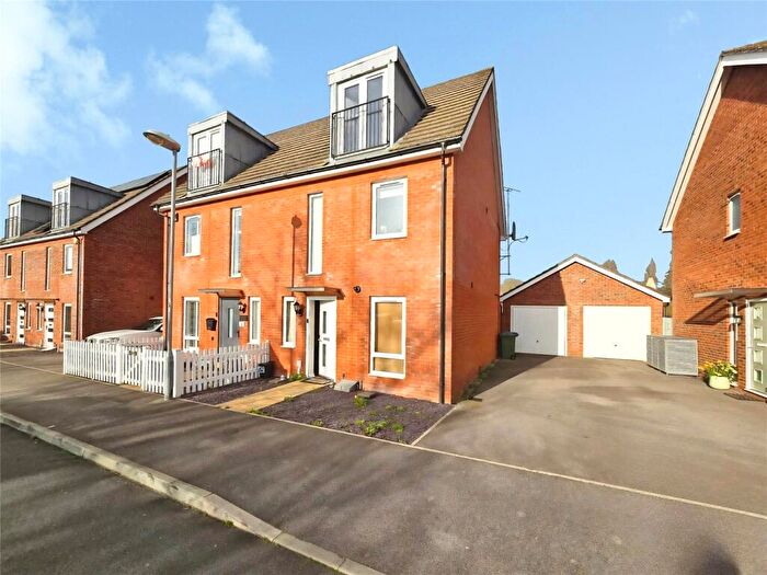 3 Bedroom Semi Detached House For Sale In Nicholson Park, Bracknell, Berkshire, RG12