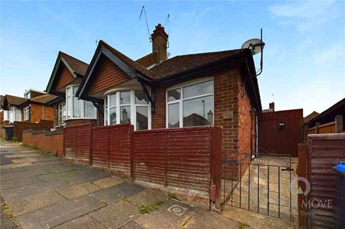 2 Bedroom Bungalow To Rent In Yelvertoft Road, Northampton, NN2