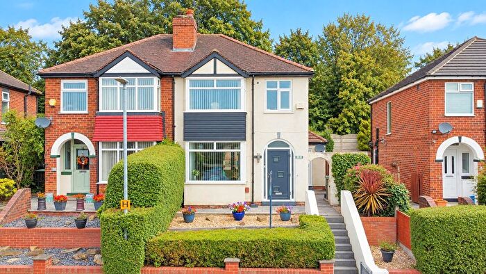 3 Bedroom Semi-Detached House For Sale In Dragon Road, Leeds, LS12