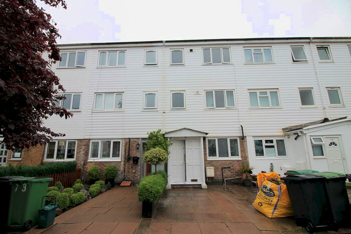 5 Bedroom Terraced House To Rent In Thetford Close, London, N13