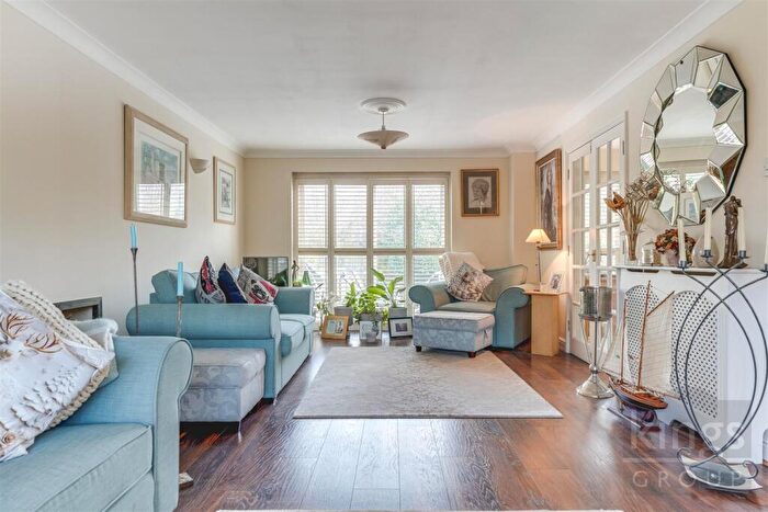 4 Bedroom Detached House For Sale In Haldane Close, Enfield, EN3
