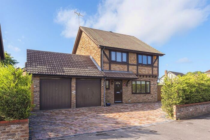 4 Bedroom Detached House To Rent In Fir Cottage Road, Finchampstead, RG40