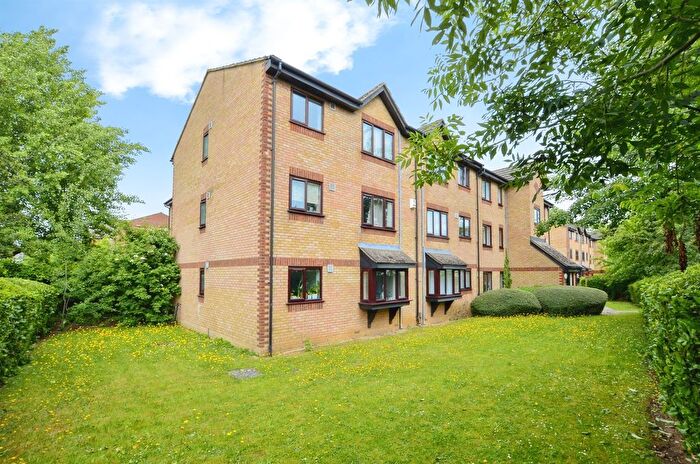 Studio For Sale In Sandown Road, Watford, WD24