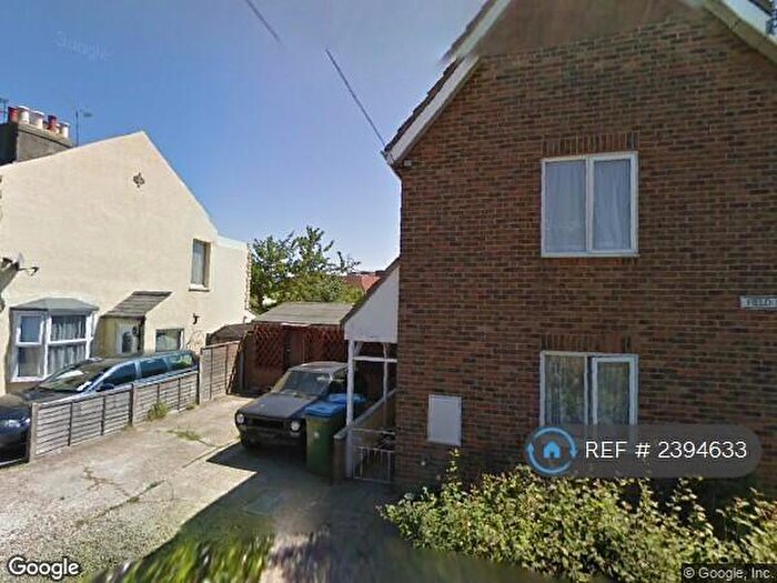1 Bedroom Flat To Rent In Field Place, Littlehampton, BN17