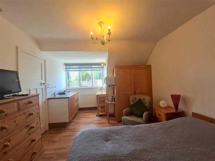 Studio To Rent In Princes Gardens, West Acton, London, W3