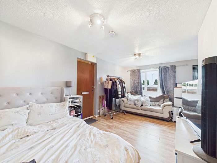 1 Bedroom Flat To Rent In St Peters Close, Cheltenham, Gloucestershire, GL51