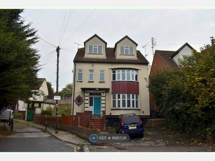 2 Bedroom Flat To Rent In Toledo Road, Southend-On-Sea, SS1