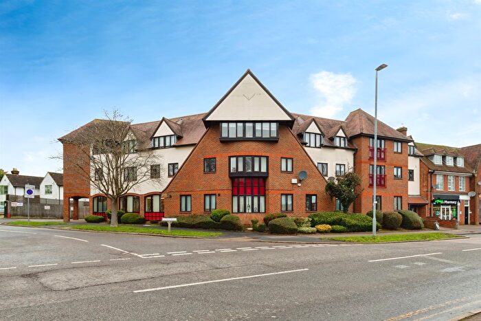 2 Bedroom Flat For Sale In Norton Way North, Letchworth Garden City, SG6
