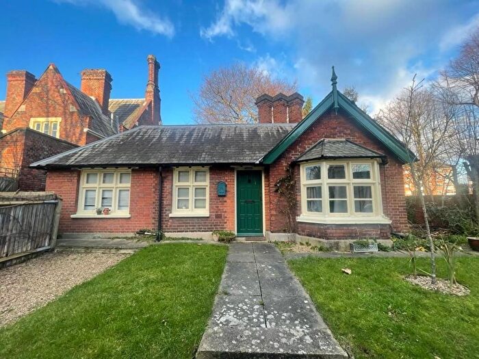 2 Bedroom Property To Rent In King William Iv Gardens, SE20