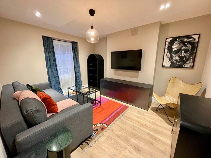 1 Bedroom Flat To Rent In Crowndale Road, Euston, Camden Town, Lse, Ucl, Regents Park, West End, London, NW1