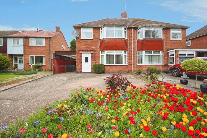 3 Bedroom Semi Detached House For Sale In Valley Road, Radford Semele, Leamington Spa, Warwickshire, CV31