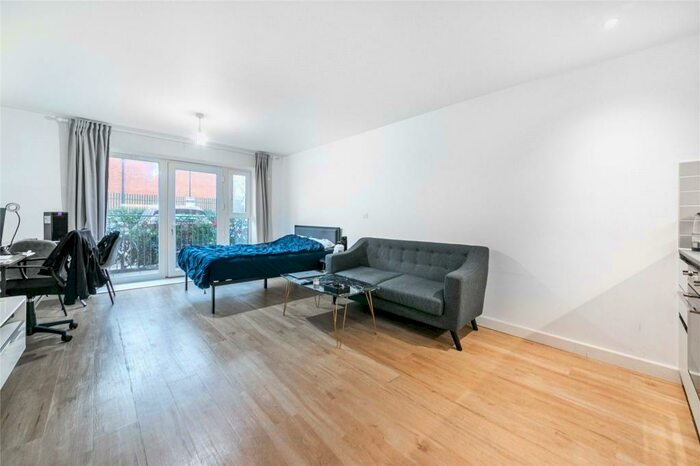 Apartment To Rent In Beaufort Square, London, NW9