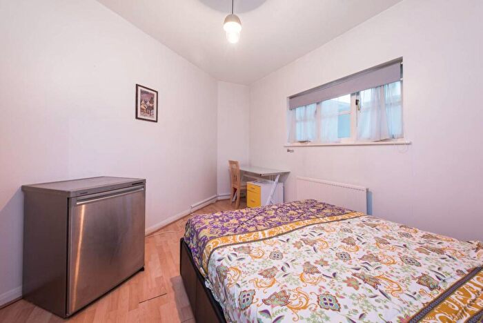 2 Bedroom Flat To Rent In Crewys Road, Child's Hill, London, NW2