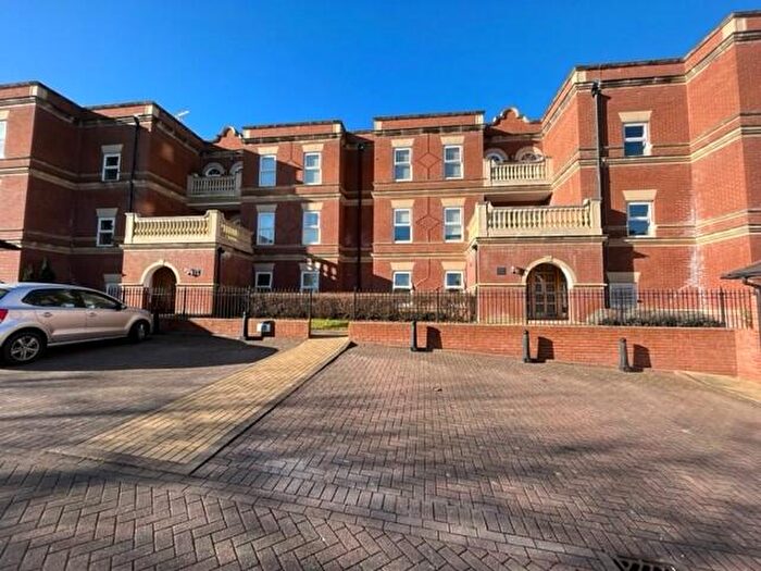 3 Bedroom Apartment To Rent In Warmly, GU8