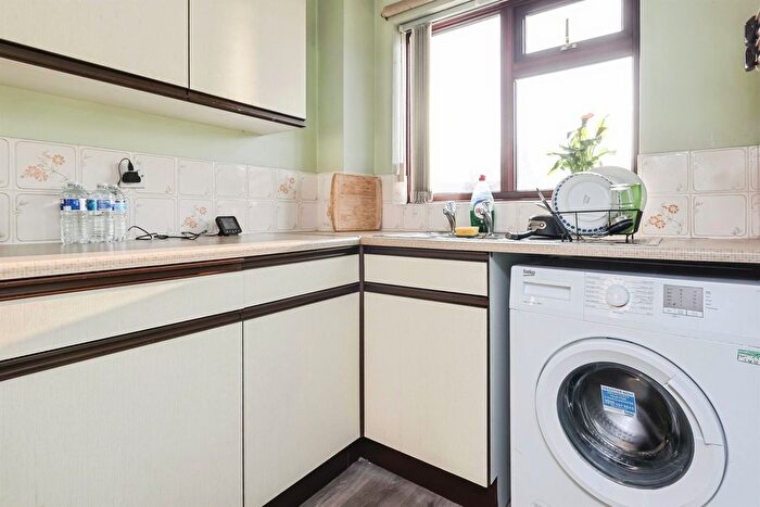 1 Bedroom Flat For Sale In Garratt Close, Oldbury, B68