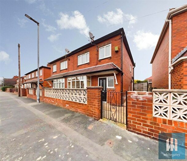 3 Bedroom Semi Detached House For Sale In Lime Tree Avenue, Pontefract, WF8