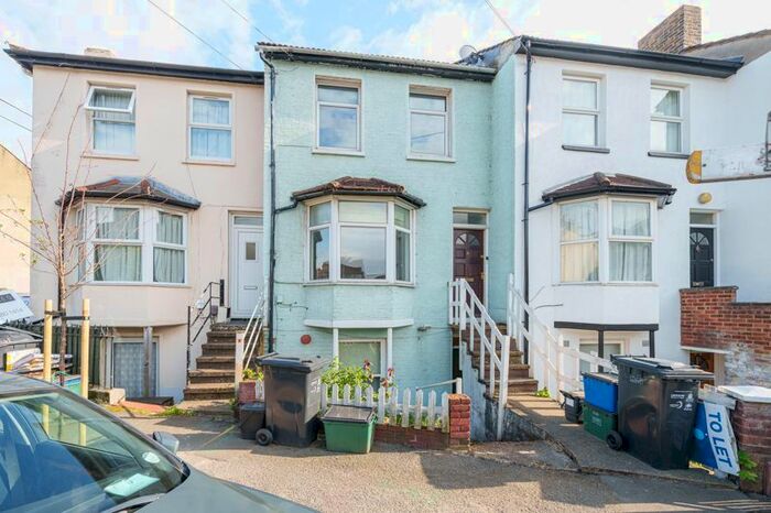 2 Bedroom Flat To Rent In Oval Road, Addiscombe, Croydon, CR0