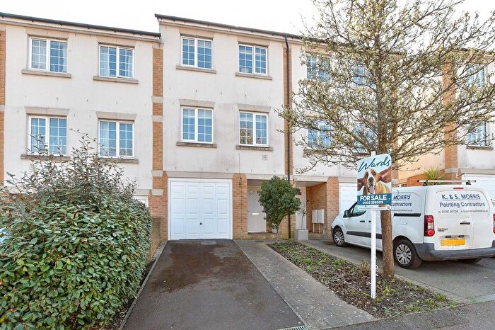 3 Bedroom Town House For Sale In Enbrook Valley, Folkestone, Kent, CT20