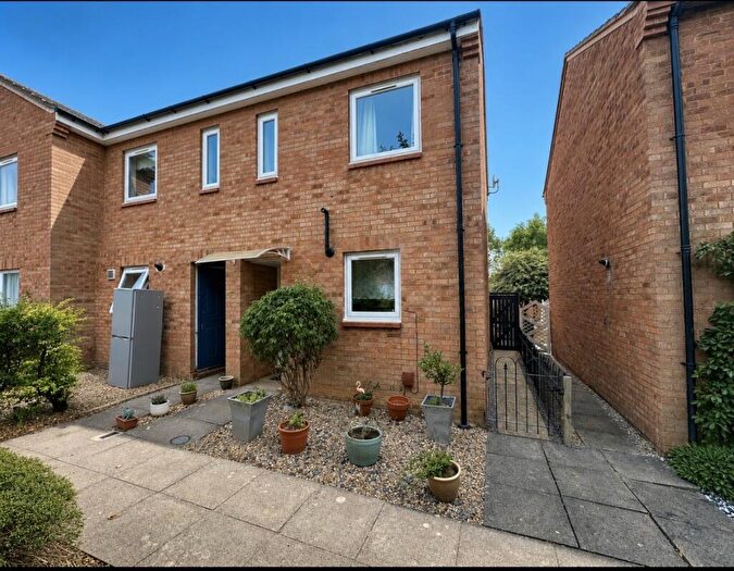 2 Bedroom End Of Terrace House For Sale In Dexter Avenue, Oldbrook, Milton Keynes, MK6
