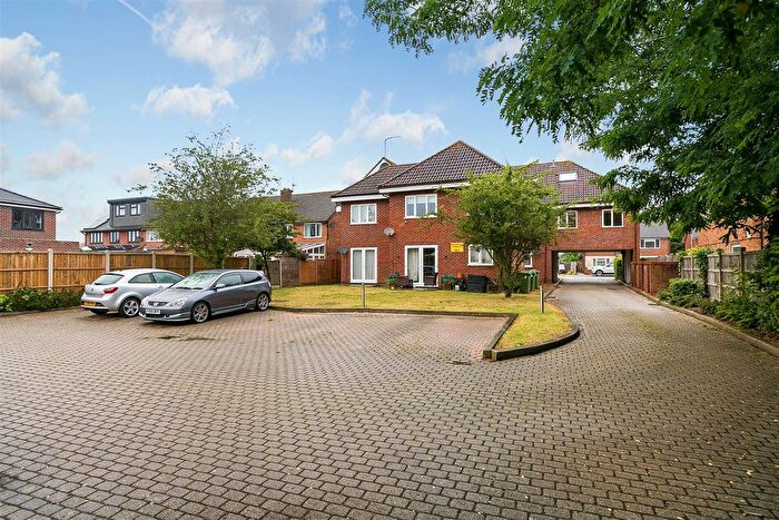 2 Bedroom Flat For Sale In Feltham Road, Ashford, TW15