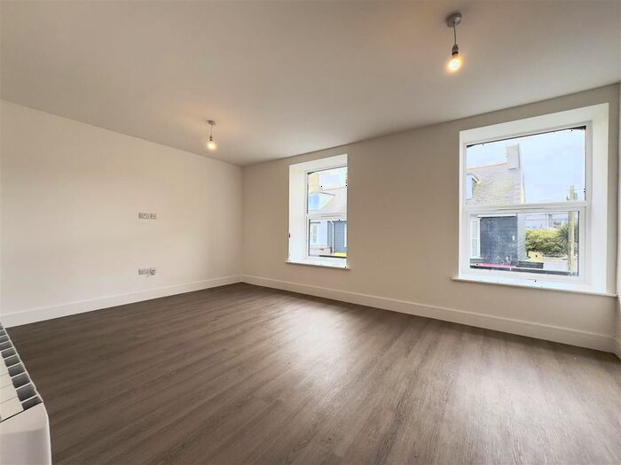 2 Bedroom Maisonette To Rent In Fore Street, Newquay, TR7