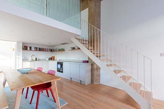 1 Bedroom Flat To Rent In King Edward's Road, London, E9