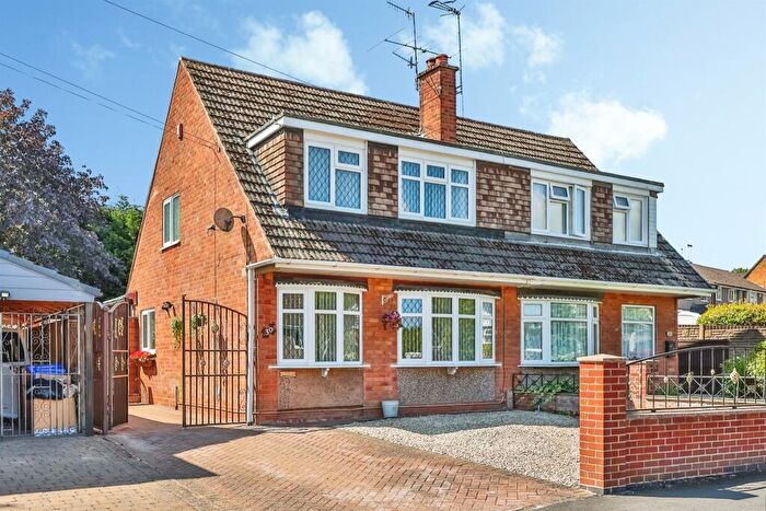 3 Bedroom Semi-Detached House For Sale In Sunningdale Drive, Ilkeston, DE7