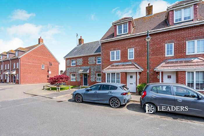 4 Bedroom Town House To Rent In Osborne Way, Bognor Regis, PO21