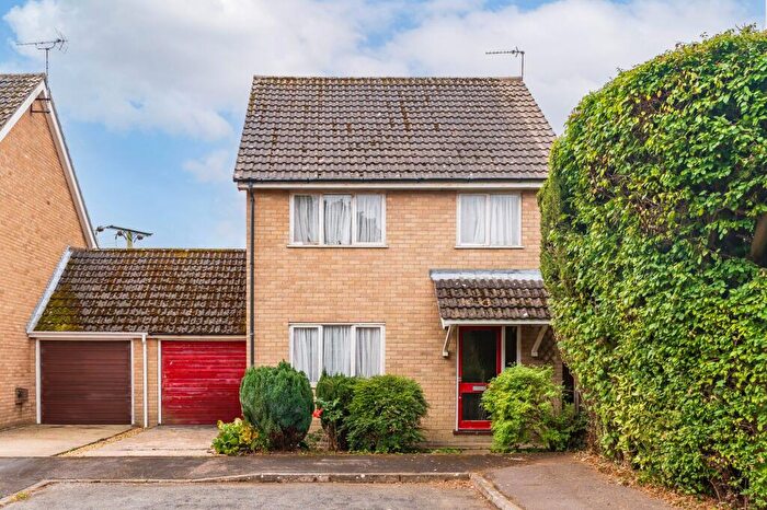 3 Bedroom Link Detached House For Sale In Parklands Avenue, Shipdham, IP25