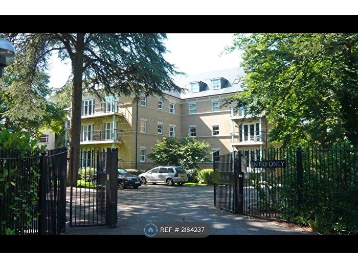3 Bedroom Flat To Rent In Derby Road, Bournemouth, BH1