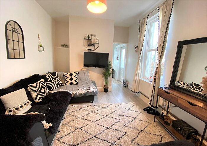 2 Bedroom Flat To Rent In The Highway, New Inn, NP4