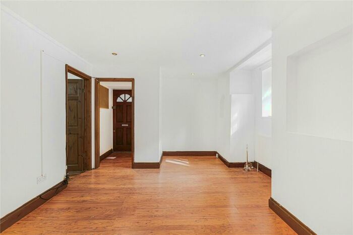 2 Bedroom Apartment To Rent In Colenso Road, Clapton, Hackney, London, E5