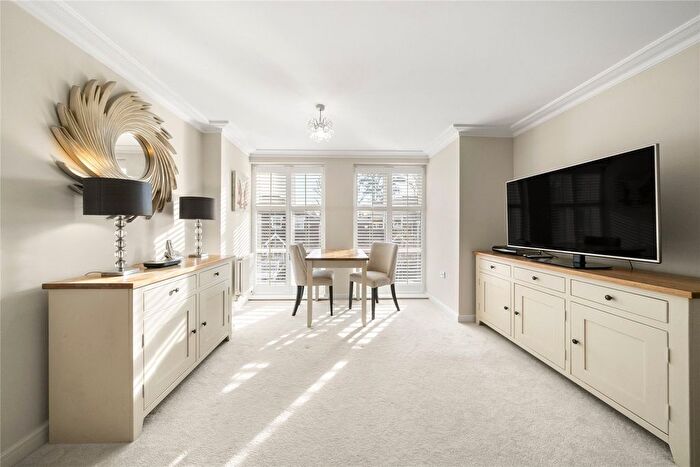 2 Bedroom Flat To Rent In Pendenza, Cobham, Surrey, KT11